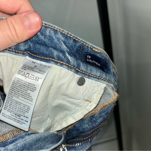 GAP Girlfriend Lightly Distressed Jeans size 28 - Picture 4 of 4